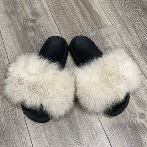 fuzzy slides size 10